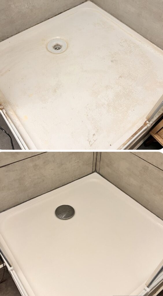 Nettoyage professionnel d’un bac de douche à Nice — élimination du tartre, des résidus de savon et des salissures pour une surface propre, désinfectée et brillante.